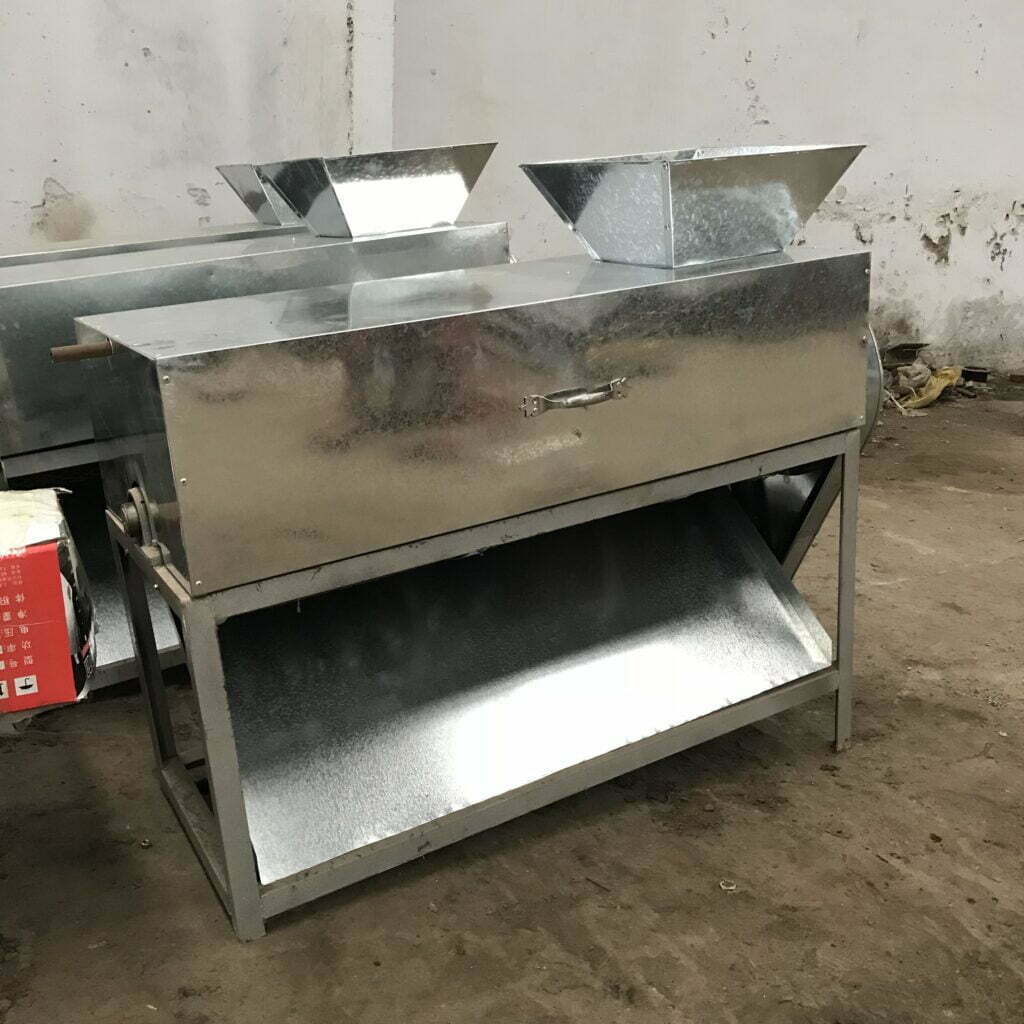 Green walnut peeling machine