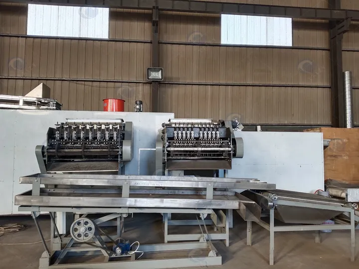 50-200kg/h 半自动花生糖块生产线 8 Cashew nut sheller and kernel separator