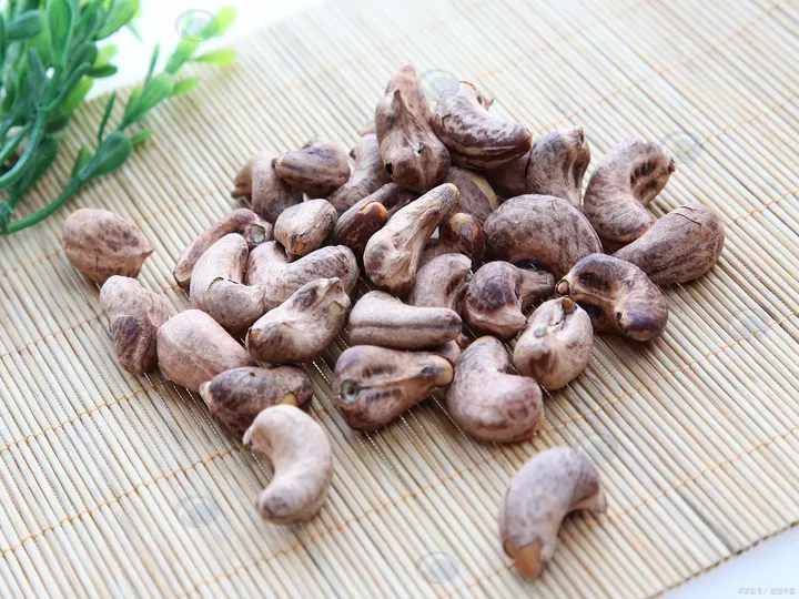 真空包装腰果 Unshelled cashews