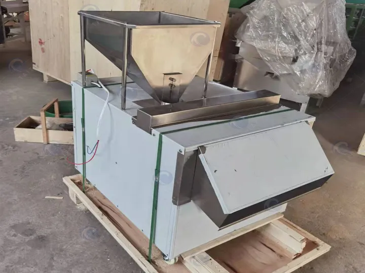 Nut slicer machine