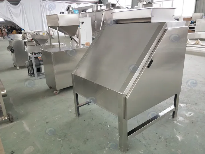 Peanut cutting machine