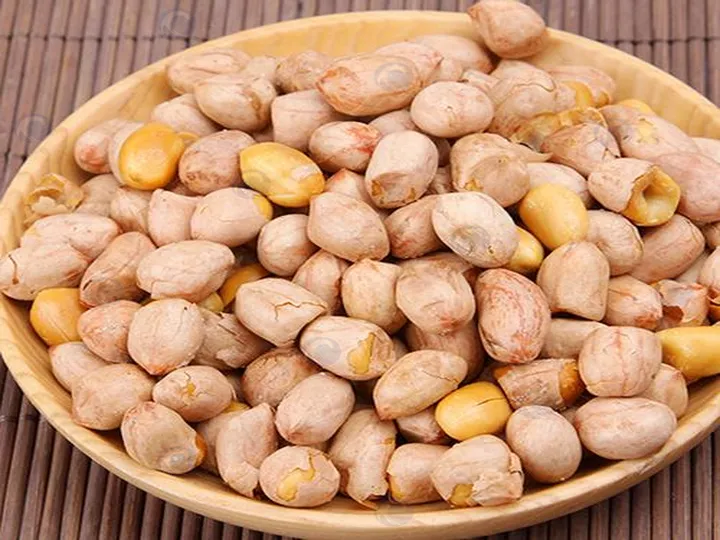 Roasted peanuts