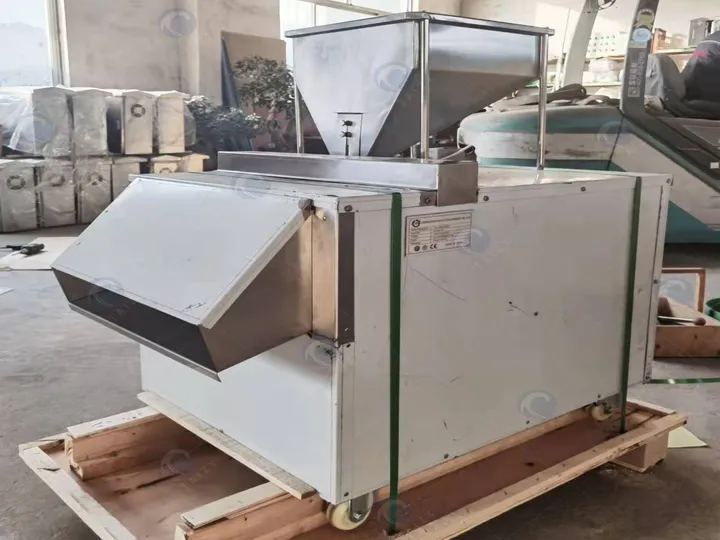 Almond slicer machine