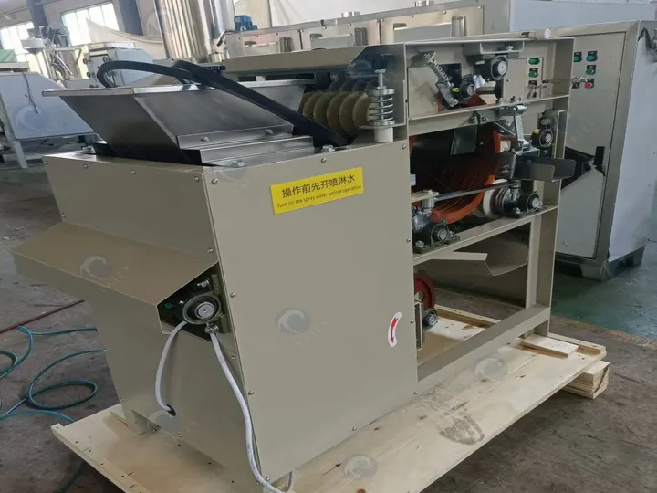 High peeling rate wet type almond peeling machine
