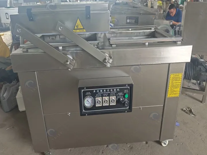Vacuum packing machine