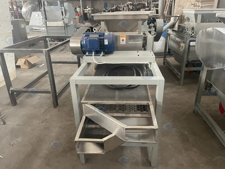Automatic macadamia nut shelling machine
