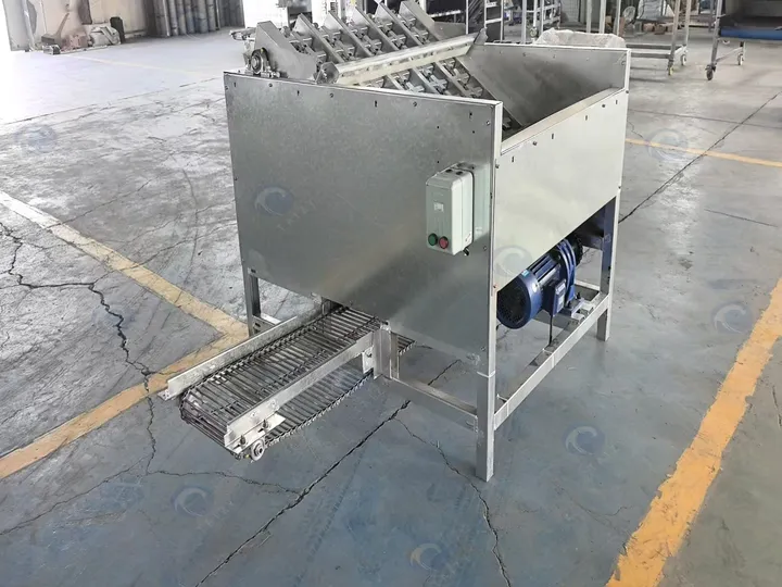 Walnut Green Husk Peeling Machine | Industrial Dry-Process Walnut Dehusker 2 Green walnut husk peeling machine
