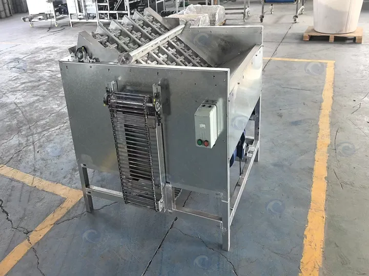 Walnut Green Husk Peeling Machine | Industrial Dry-Process Walnut Dehusker 4 Large industrial walnut green husk peeling machine