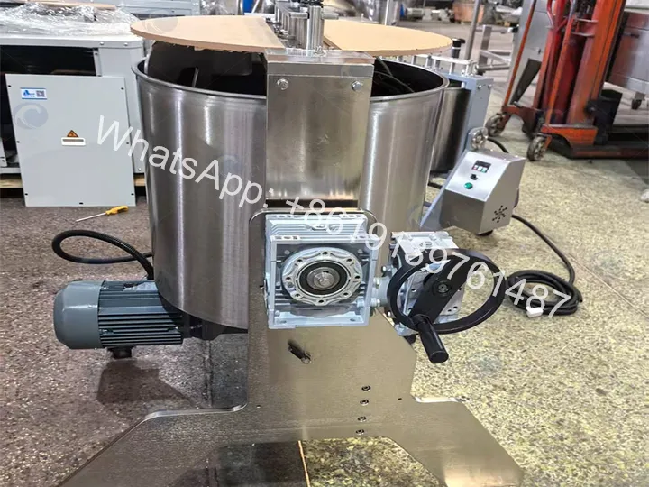 Chocolate grinding machine for cocoa nibs processing